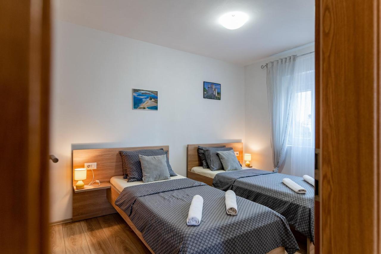 Holiday Home Aria Nin Exteriér fotografie